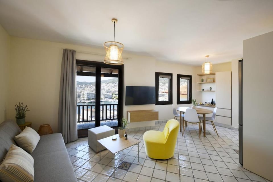 TV and multimedia, Seating area, Dining area