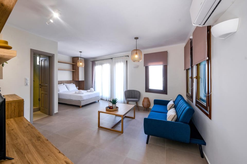 Bed, Photo of the whole room, Seating area, wardrobe