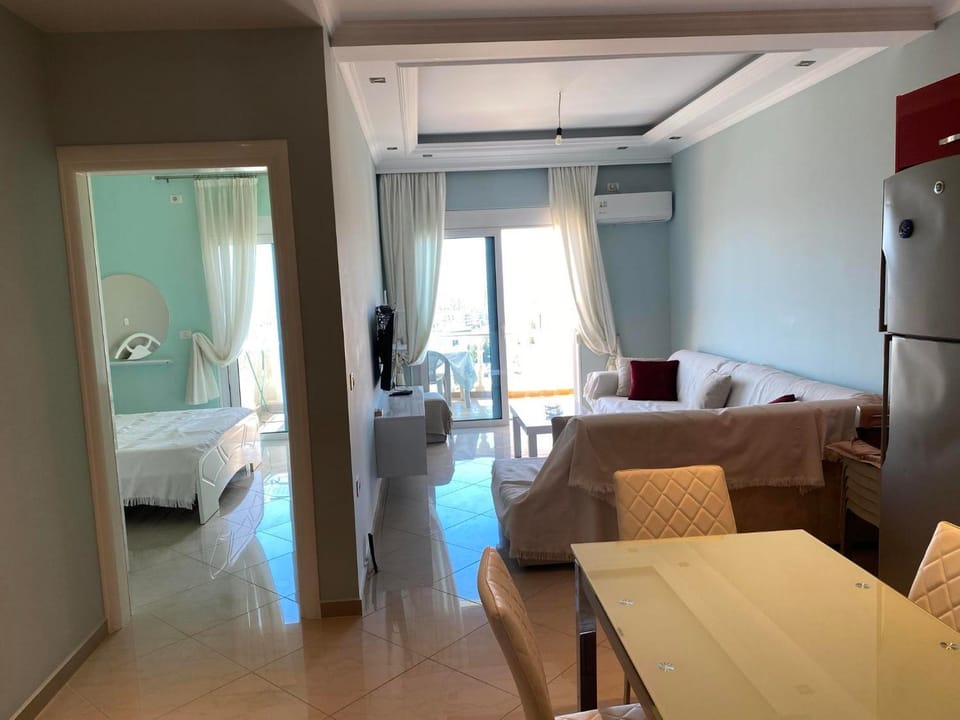 Communal lounge/ TV room, Bed, TV and multimedia, Living room, Photo of the whole room, Seating area, Evening entertainment, Bedroom, air conditioner