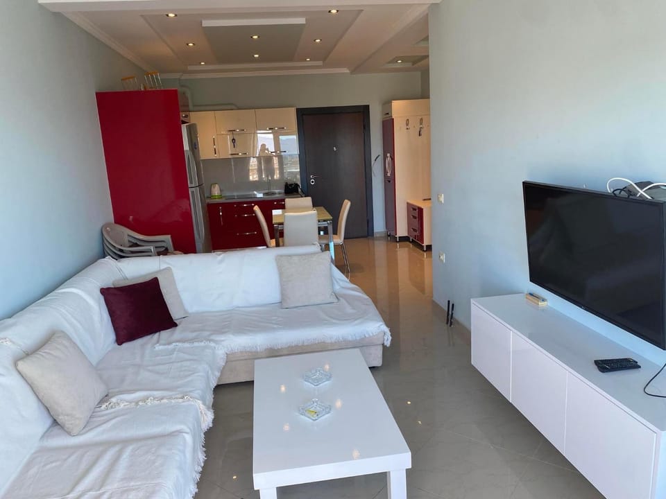 TV and multimedia, Kitchen or kitchenette, Living room, Evening entertainment
