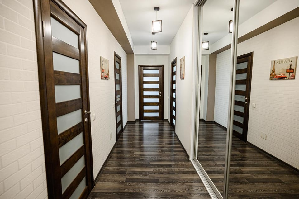 Photo of the whole room, wardrobe