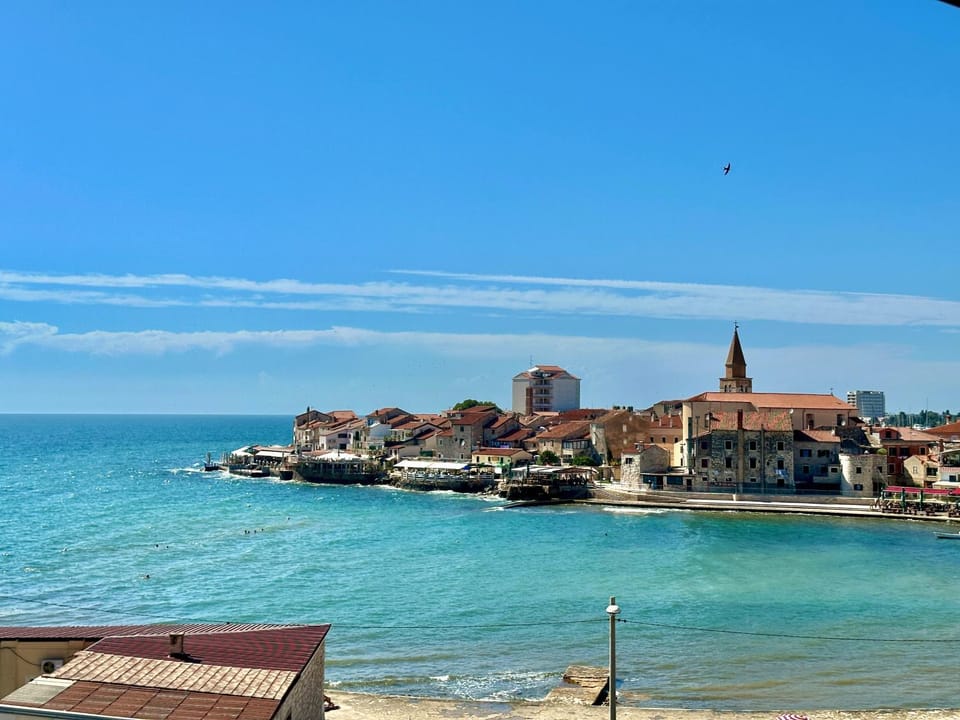 Nearby landmark, Day, Balcony/Terrace, Beach, City view, Landmark view, Sea view