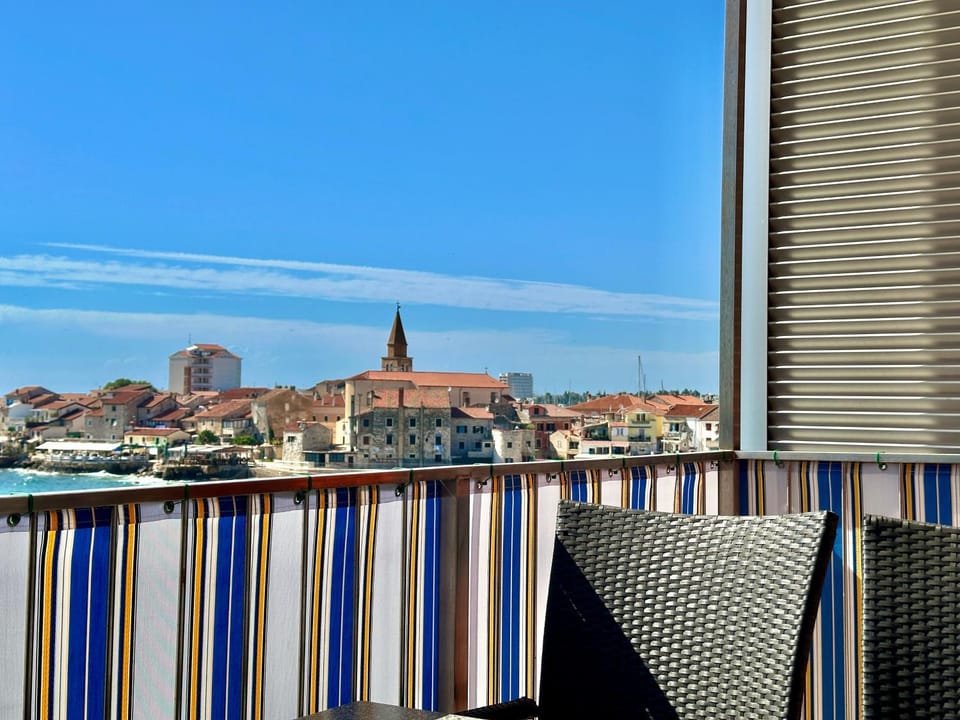 Day, View (from property/room), Balcony/Terrace, City view, Landmark view, Sea view