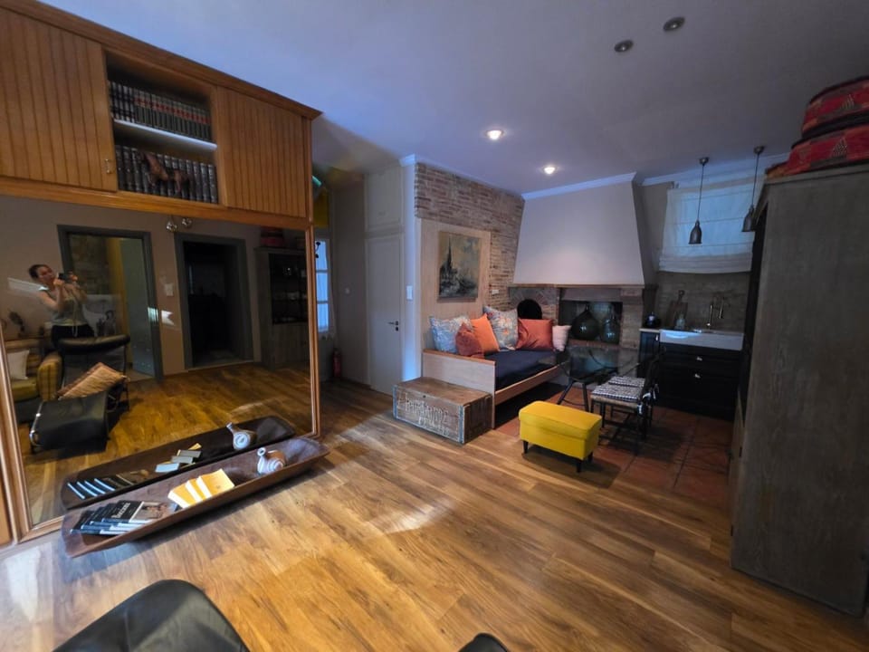 Homeric poems Suites Apartment in Decentralized Administration of the Aegean