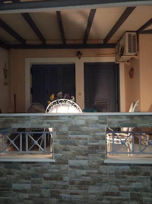 Dimitris Guesthouse House in Islands