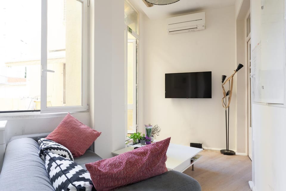 Communal lounge/ TV room, Communal lounge/ TV room, TV and multimedia, Living room, Seating area, air conditioner