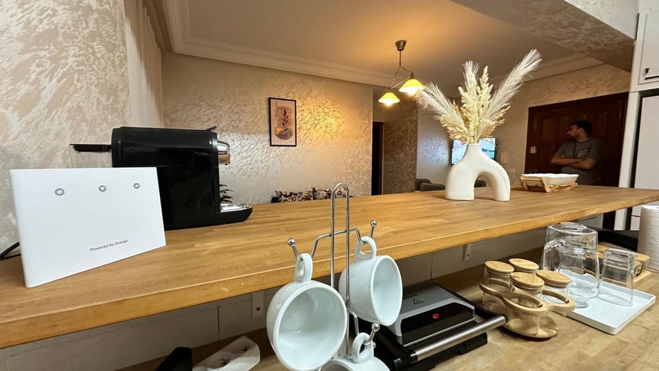 Coffee/tea facilities, Kitchen or kitchenette, Food