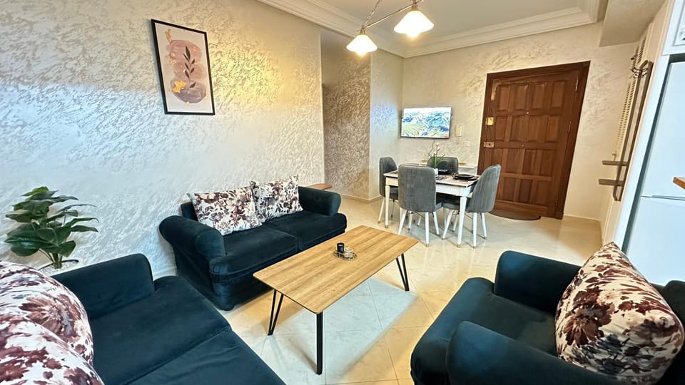 TV and multimedia, Kitchen or kitchenette, Living room, Seating area, Dining area