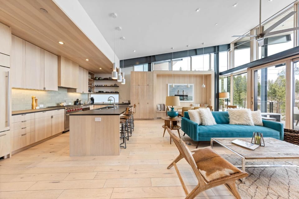 Elevation Ski-in, Ski-out in Northstar w Private Hot Tub & HOA Amenities House in Sierra Nevada
