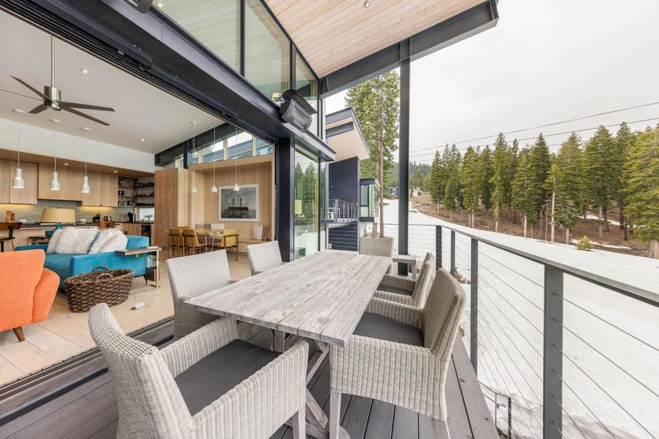 Elevation Ski-in, Ski-out in Northstar w Private Hot Tub & HOA Amenities House in Sierra Nevada
