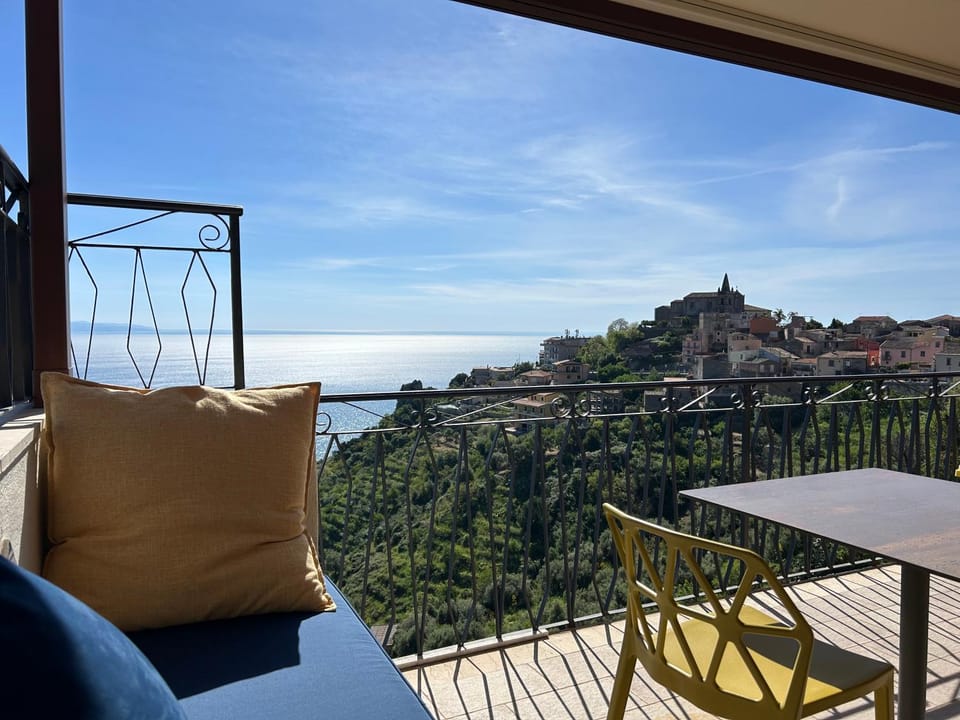 Balcony/Terrace, City view