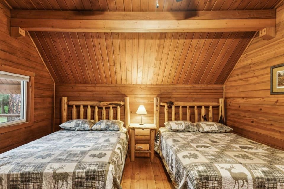 Lost Horse Lodge Double Queen Cabin 20 Cabin in Idaho