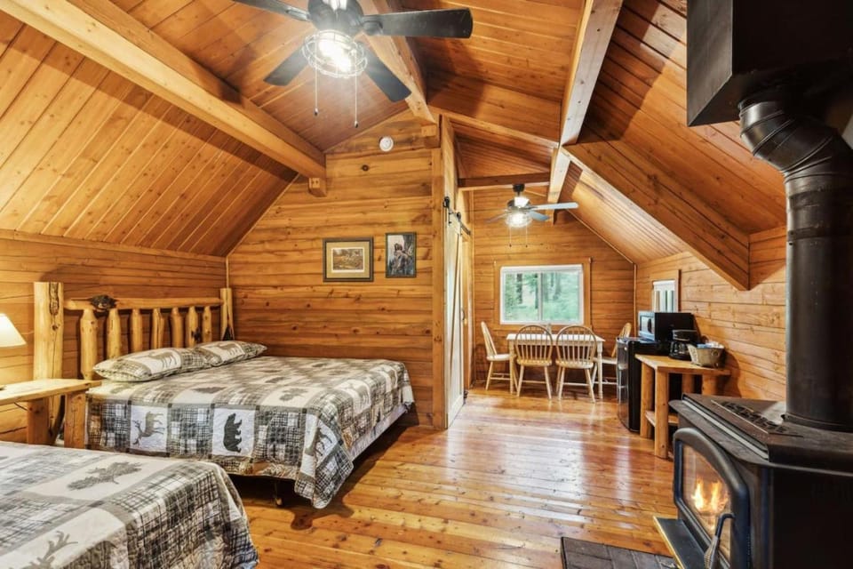 Lost Horse Lodge Double Queen Cabin 20 Cabin in Idaho