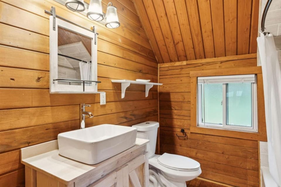 Lost Horse Lodge Double Queen Cabin 14 Cabin in Idaho