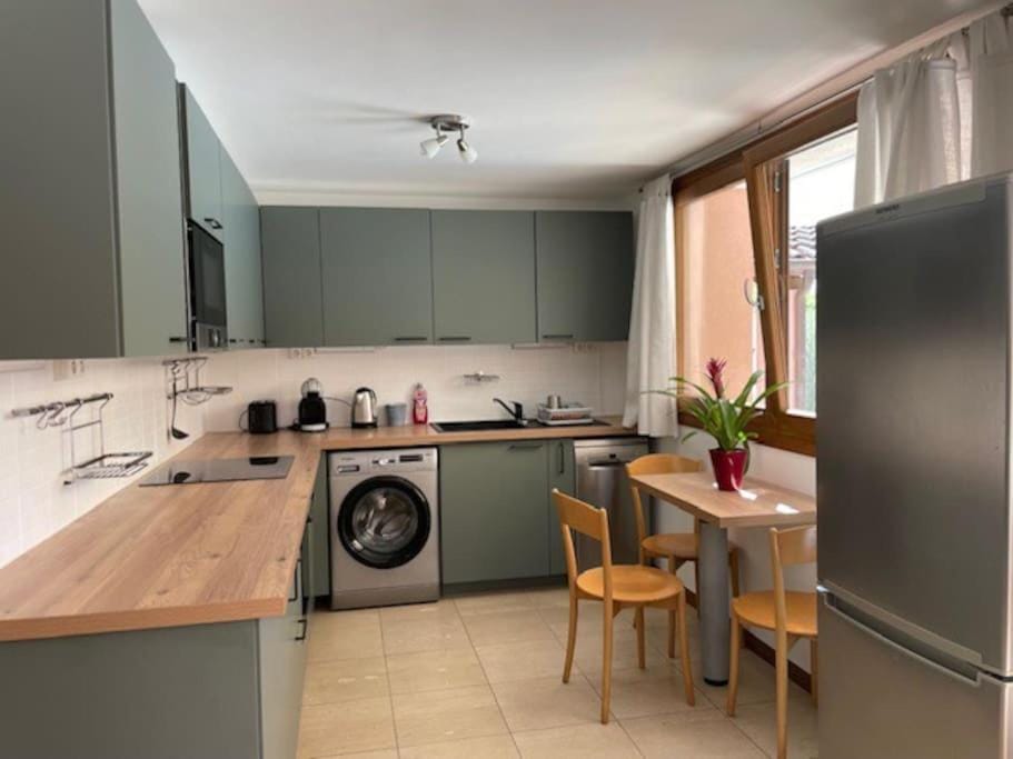 La Dolce Vita - Confortable T2 en rez-de-jardin devant piscine Apartment in La Ciotat