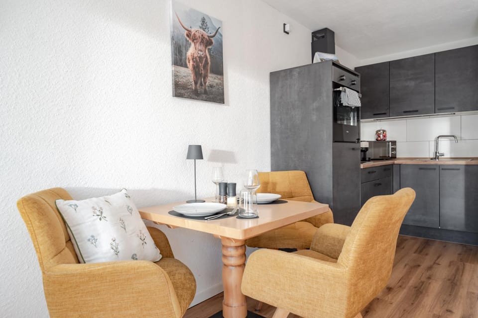 Dining area, kitchen