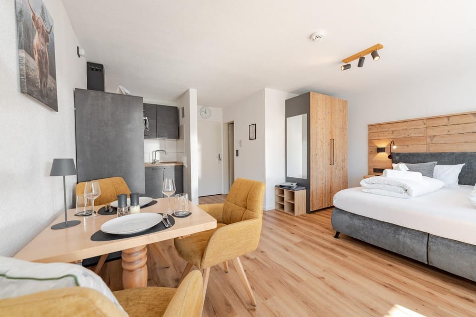 Bed, Seating area, Dining area, Bedroom, kitchen