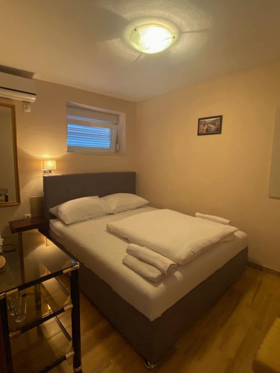 Bed, Bedroom, towels, air conditioner