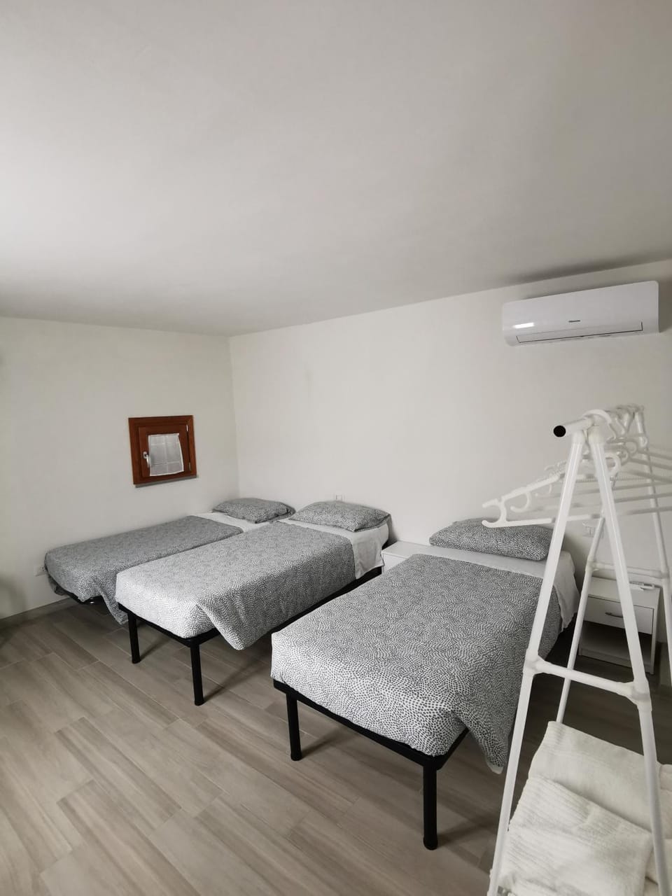 Bed, Photo of the whole room, air conditioner