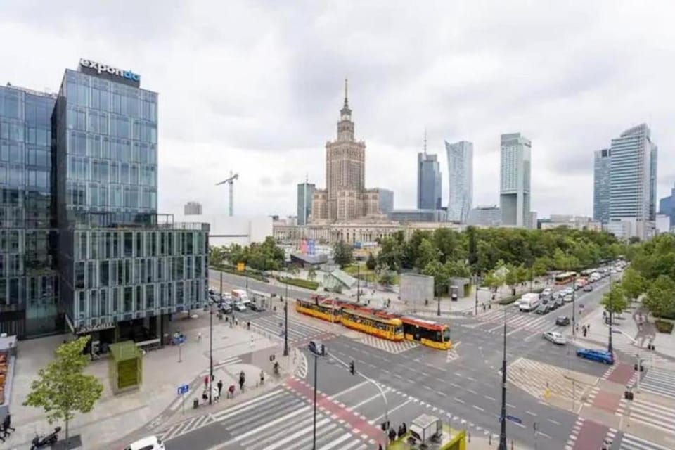 Day, People, Neighbourhood, Bird's eye view, City view, Street view, Location, group of guests, Parking, shuttle