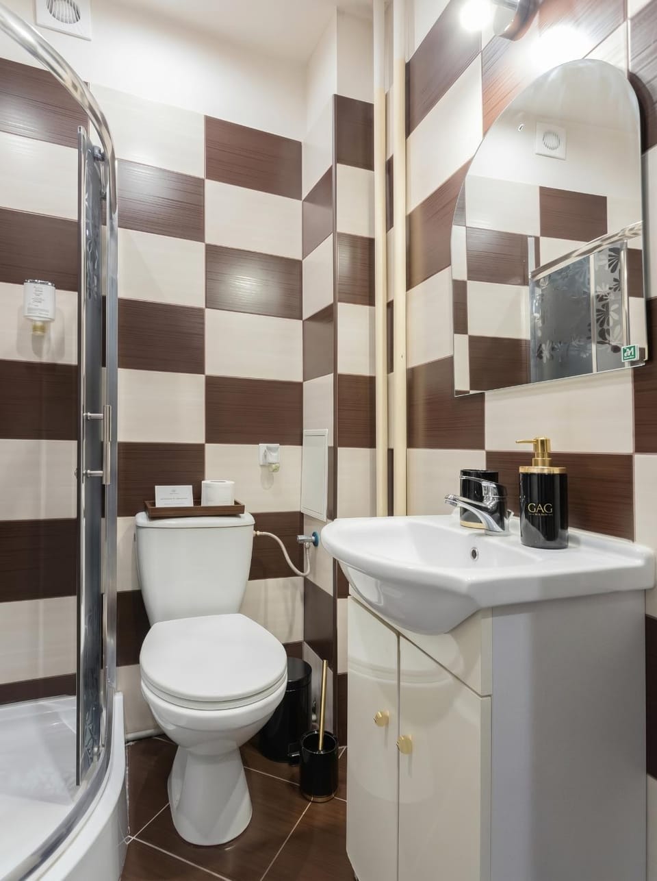 Shower, Toilet, Bathroom, Bath, bidet, towels