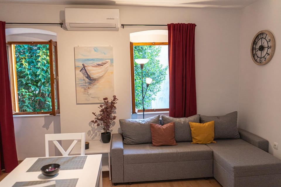 Living room, air conditioner
