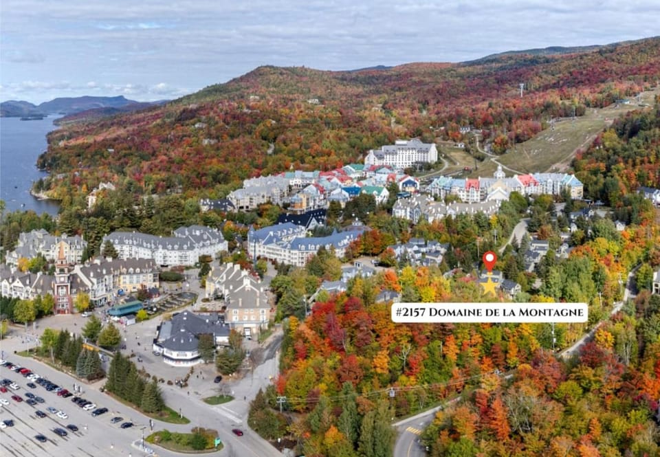 Cozy Lodge in the Mont Tremblant Ski Village Apartment in Mont-Tremblant