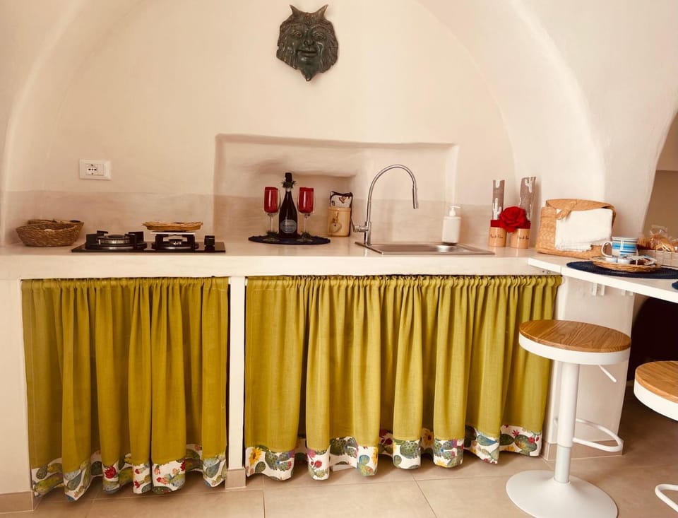 Coffee/tea facilities, Food and drinks, Food, stove