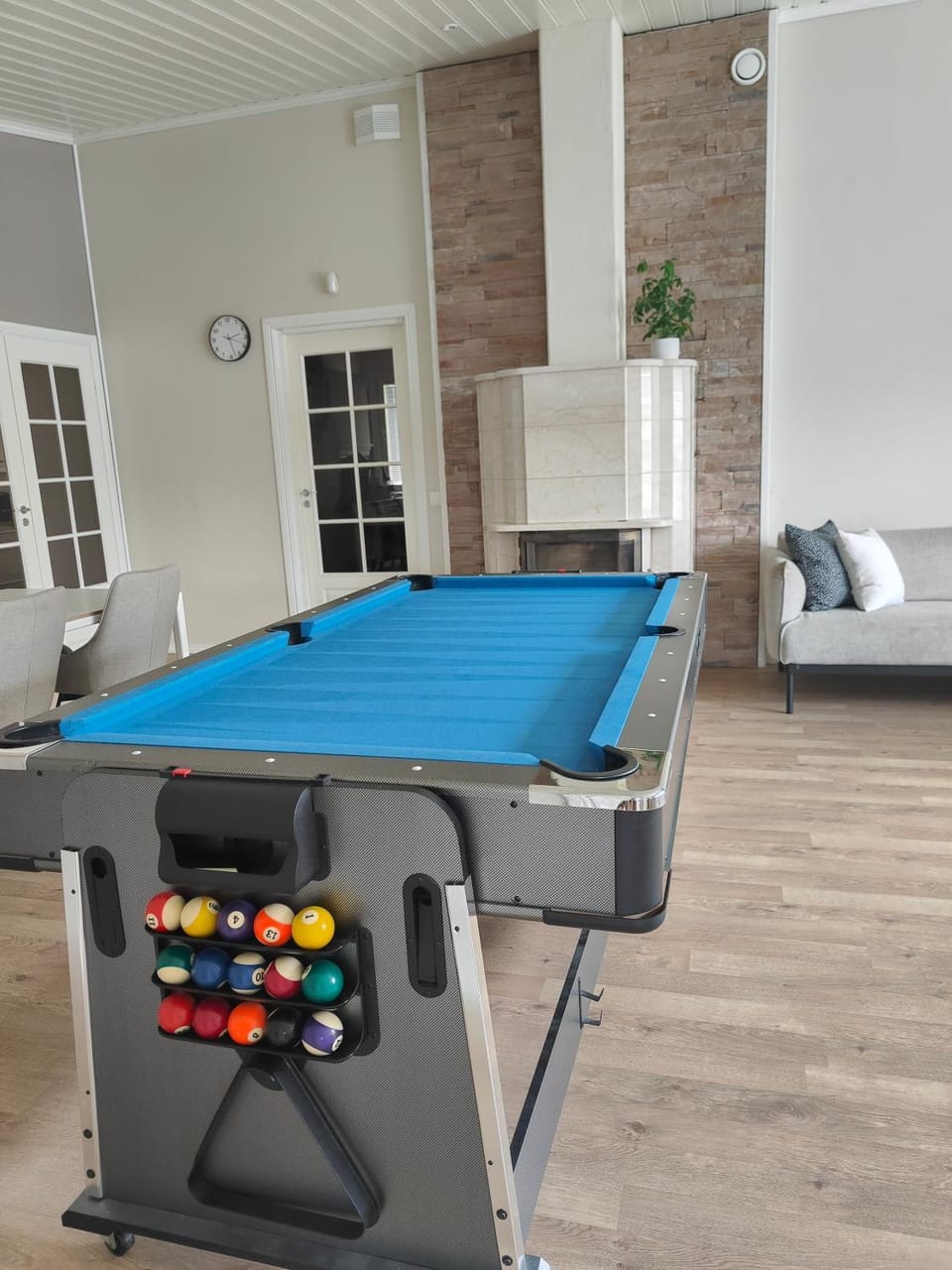 Billiard, Game Room
