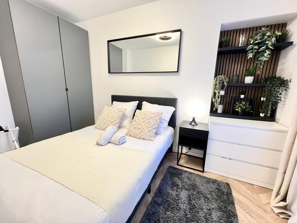 Bed, Bedroom, cot, wardrobe