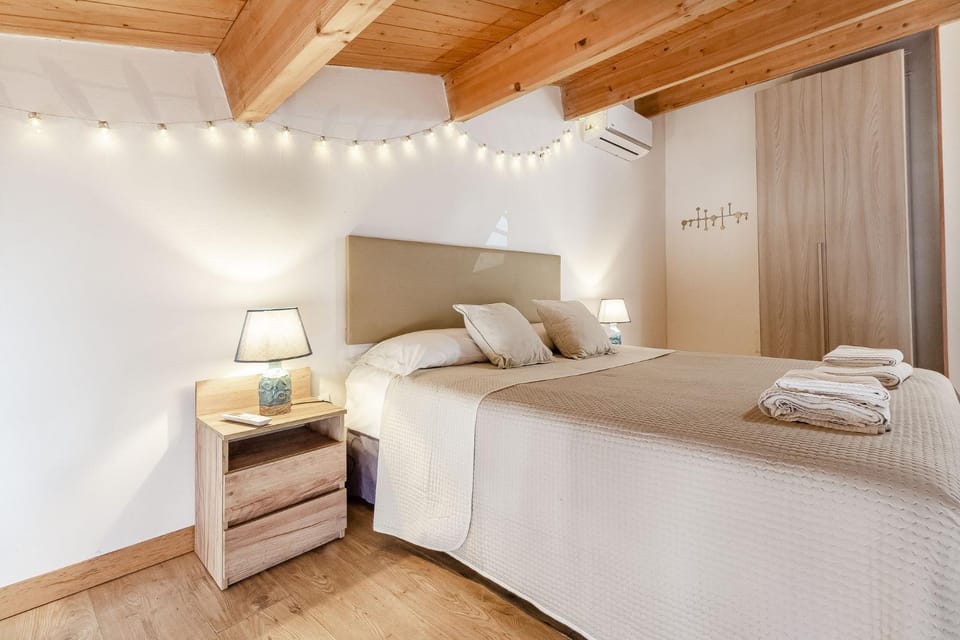 Bed, Photo of the whole room, Bedroom, towels, wardrobe