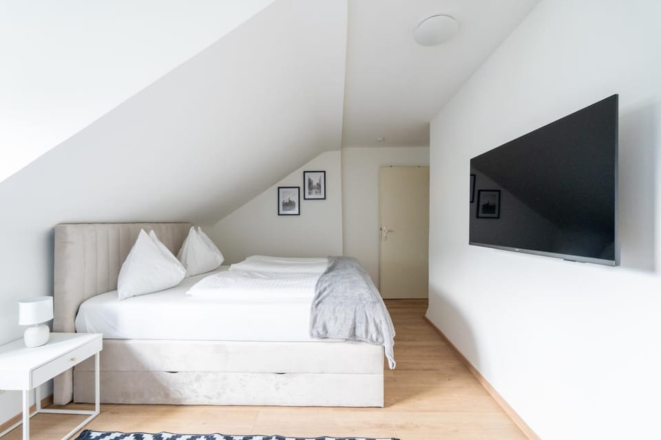 Communal lounge/ TV room, Bed, TV and multimedia, Photo of the whole room, Evening entertainment, Bedroom