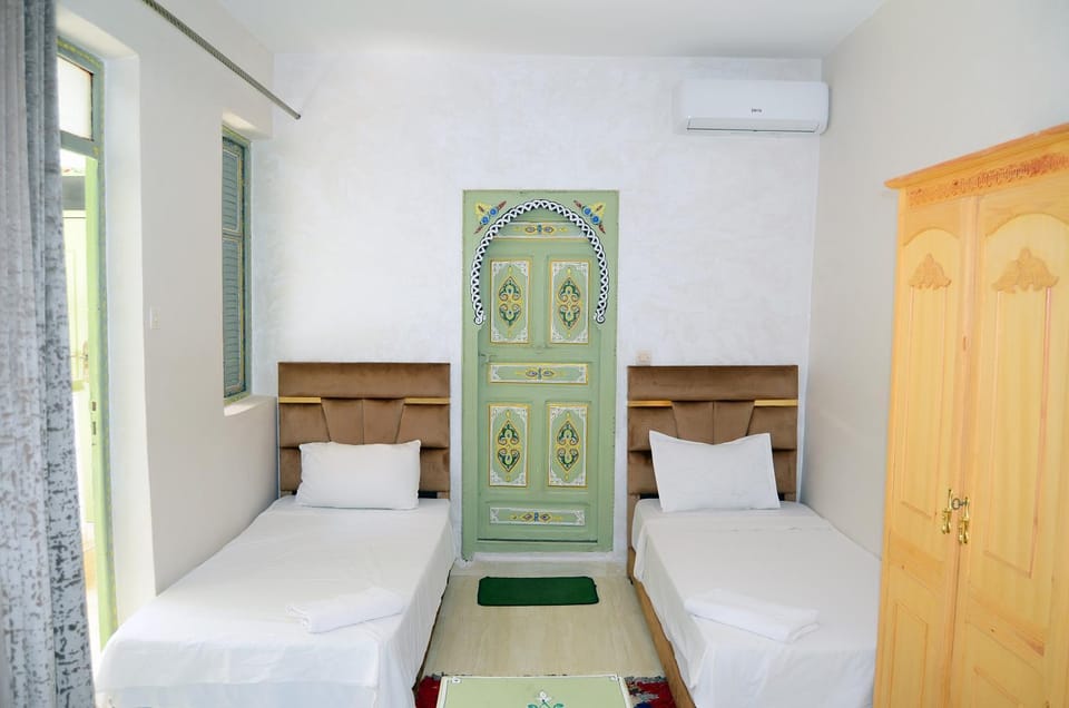 Bed, Photo of the whole room, Bedroom, wardrobe, air conditioner