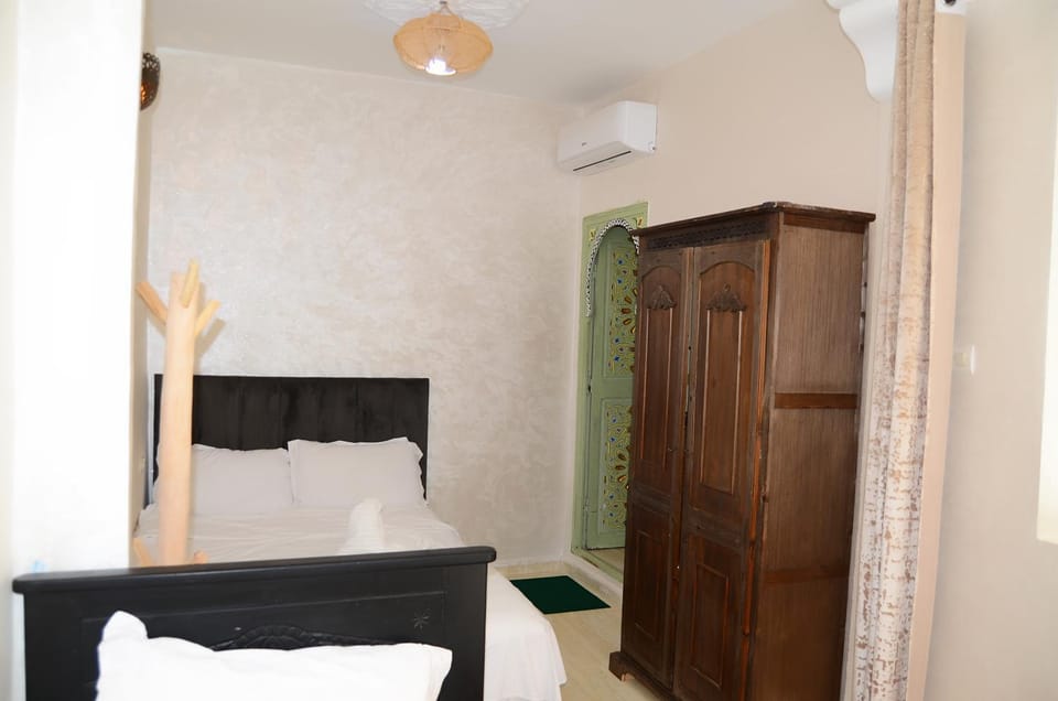 Bed, Photo of the whole room, Bedroom, wardrobe, air conditioner
