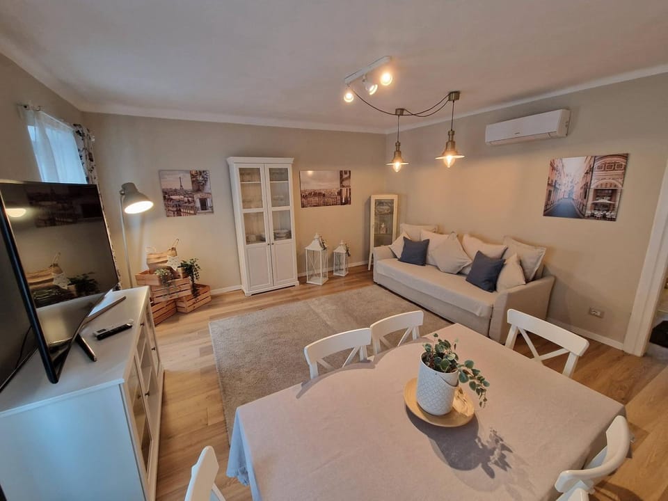 Country Blue Apartment in Trieste