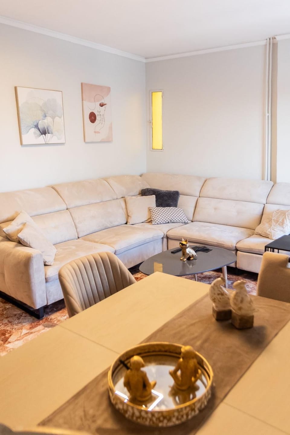 Living room, Seating area