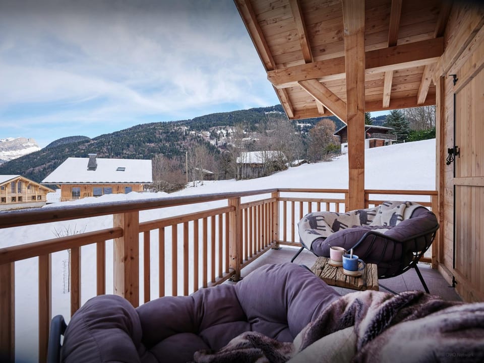 Day, Natural landscape, View (from property/room), Balcony/Terrace, Mountain view