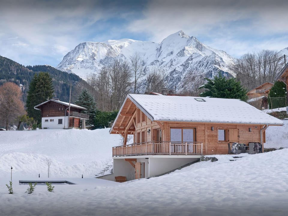 Property building, Day, Natural landscape, Winter, Mountain view