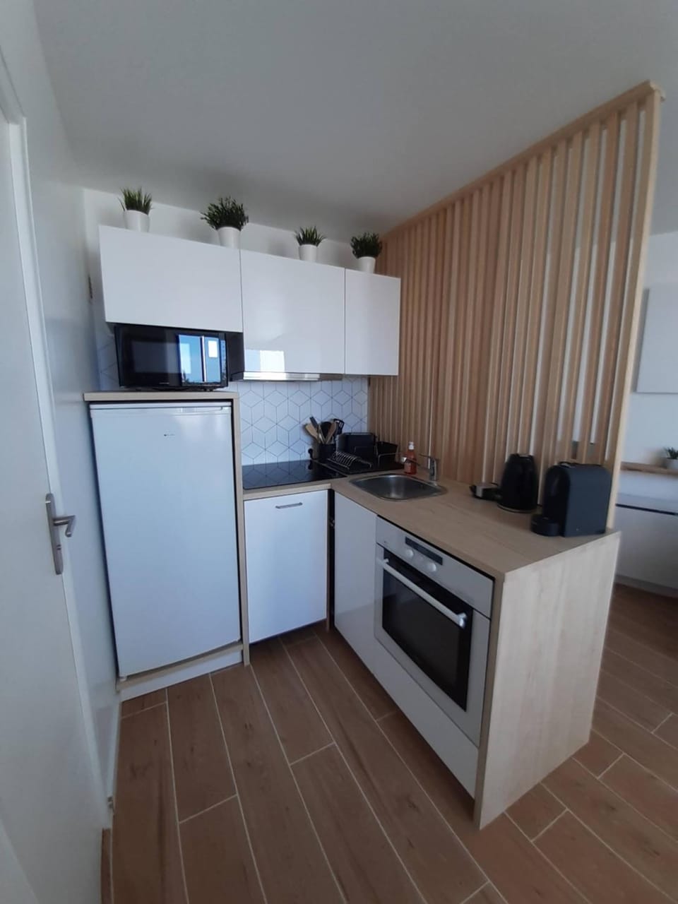 Coffee/tea facilities, Kitchen or kitchenette, dishwasher, oven, stove, toaster