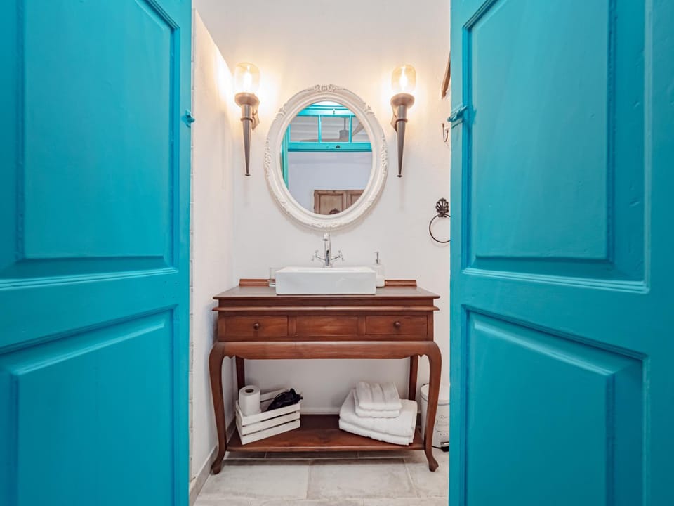 Toilet, Bathroom, towels