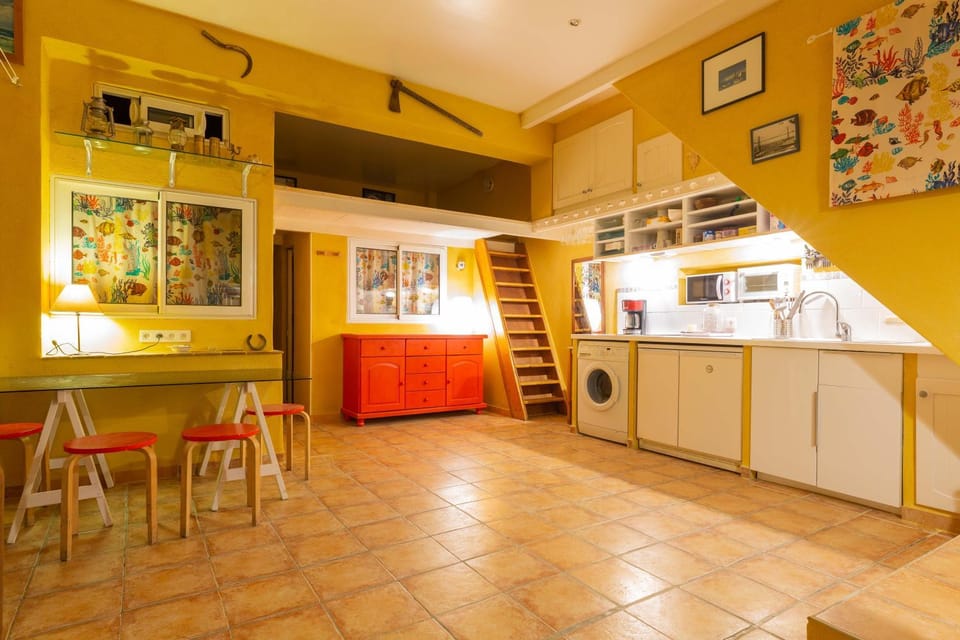 Hostel world -sharehouse-la girelle- Backpackers Apartment in Marseille