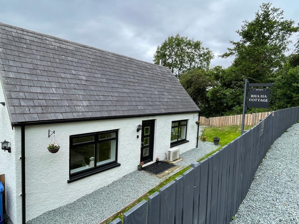 Rha Ha Cottage House in Scotland