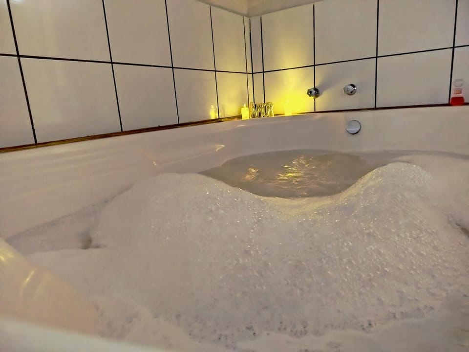 Hot Tub, Bath
