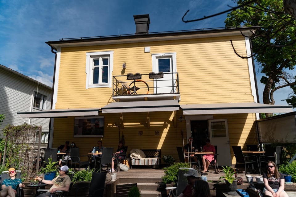 Restaurant/places to eat, Balcony/Terrace