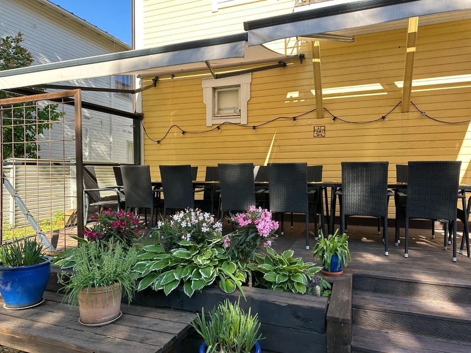 Patio, Restaurant/places to eat