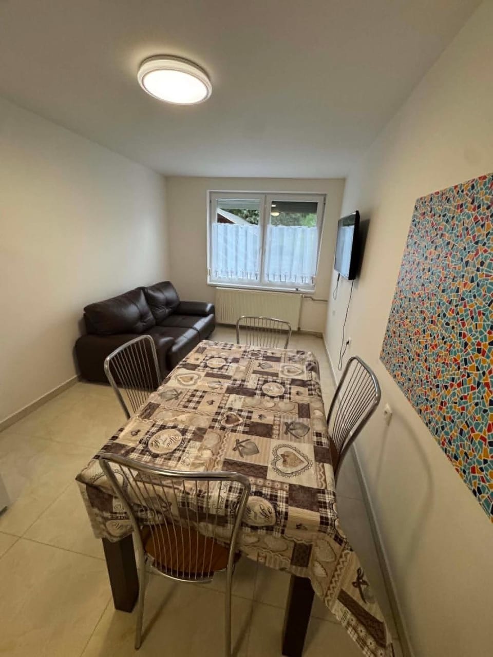 TV and multimedia, Seating area, Dining area