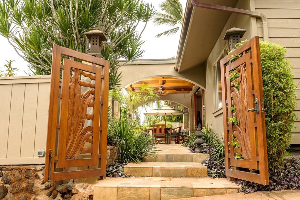 Kaanapali Home Amazing Deals!Gorgeous Remodel-4B,4Ba Pool,AC,BBQ, Outdr Shw-View House in Kaanapali