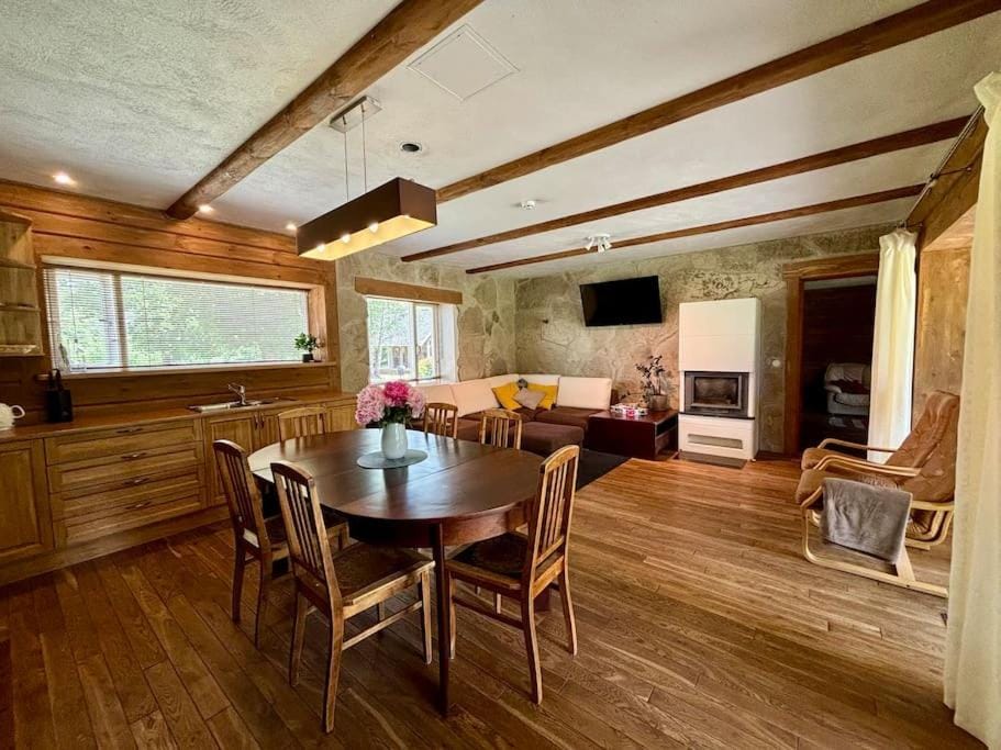Communal lounge/ TV room, TV and multimedia, Living room, Seating area, Dining area, Evening entertainment