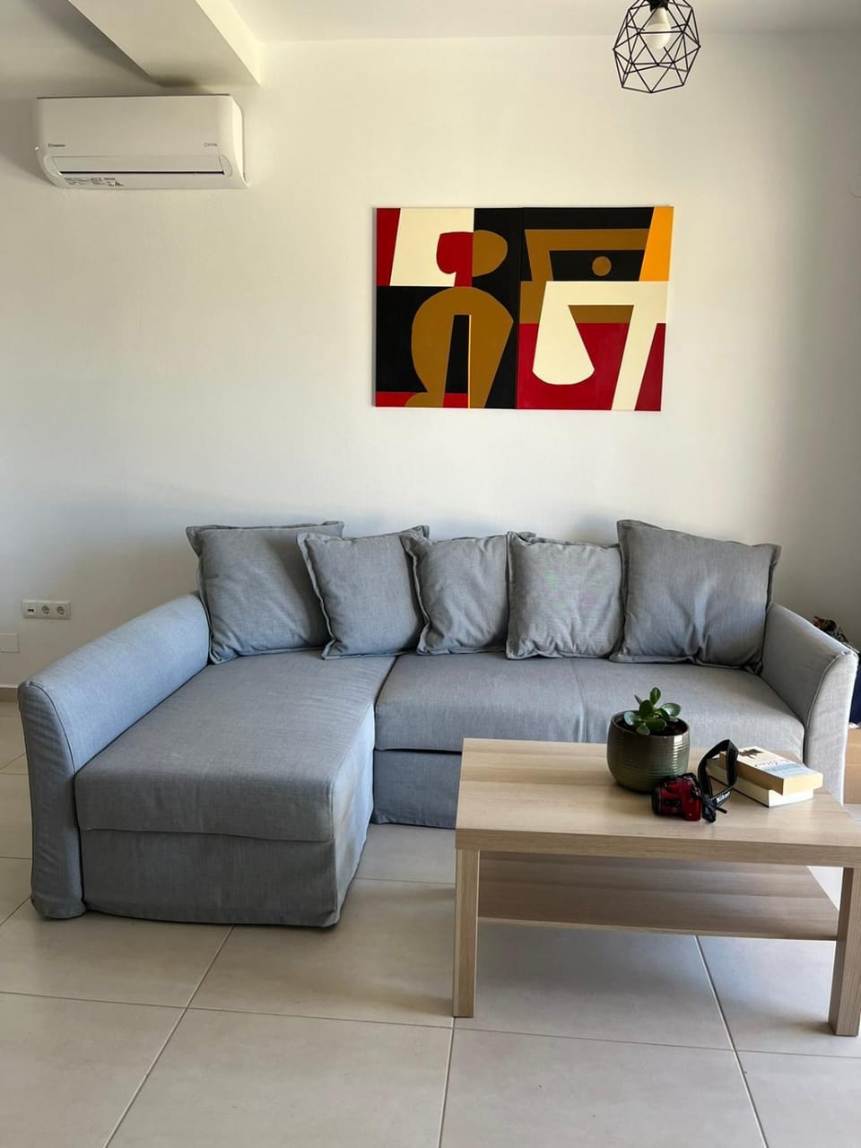 Living room, Seating area, air conditioner