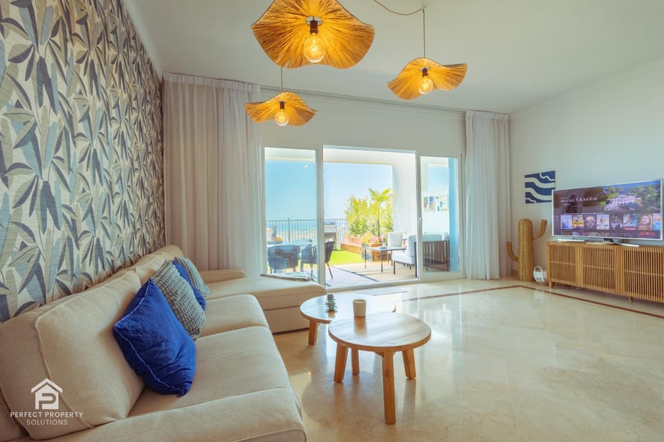 Communal lounge/ TV room, TV and multimedia, Living room, Seating area